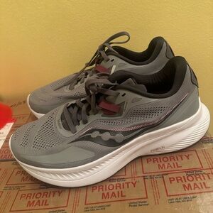 Saucony Grey Athletic Shoes with Pink Trim Womens 8.5